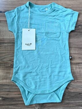 NWT Kyte Baby crew neck tee bodysuit wasabi